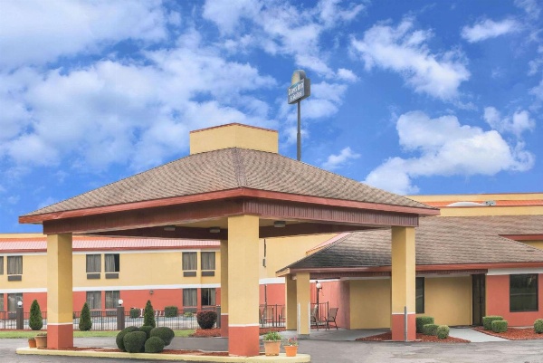 Days Inn & Suites by Wyndham Casey image 1