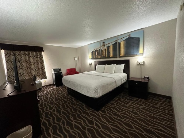 Days Inn & Suites by Wyndham Casey image 18