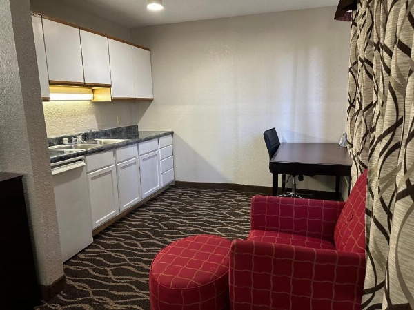 Days Inn & Suites by Wyndham Casey image 22