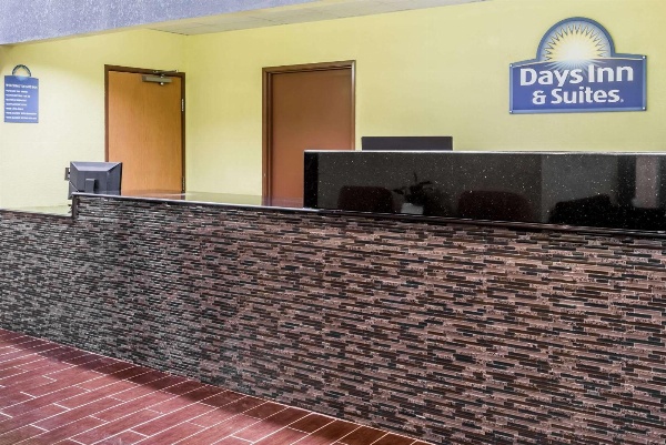 Days Inn & Suites by Wyndham Casey image 3