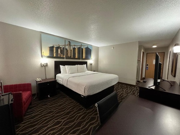 Days Inn & Suites by Wyndham Casey image 9